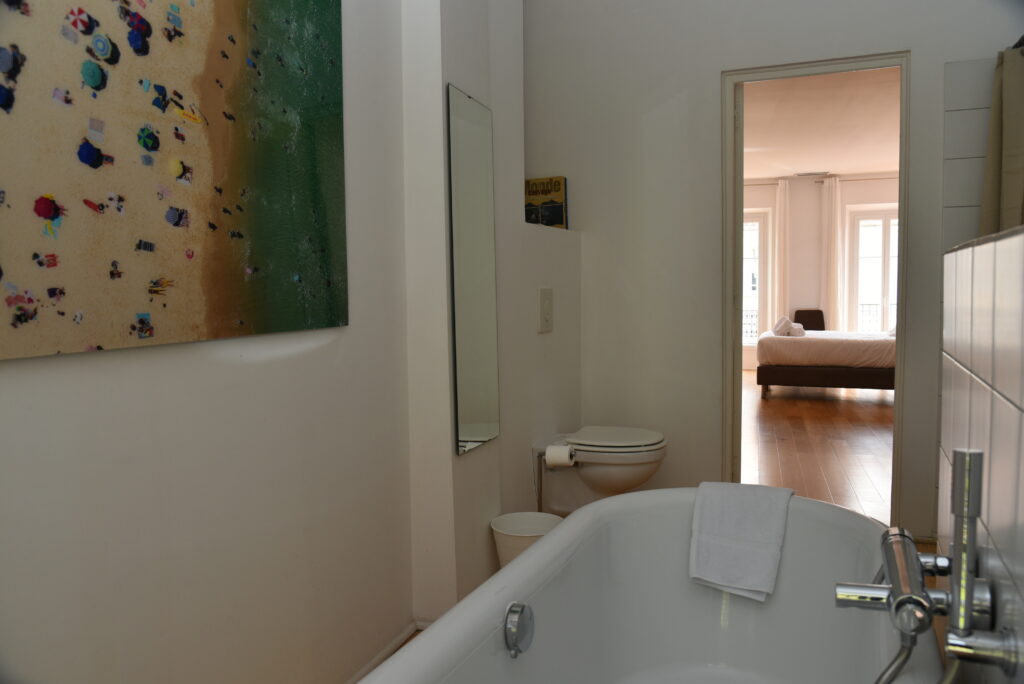 Villa Terra Cannes location 6 chambres en suite à 3 minutes à pied du Palais des Festivals
Salle de bain chambre 4