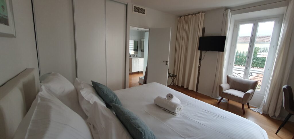 Villa Terra Cannes location 6 chambres en suite à 3 minutes à pied du Palais des Festivals
Chambre 6